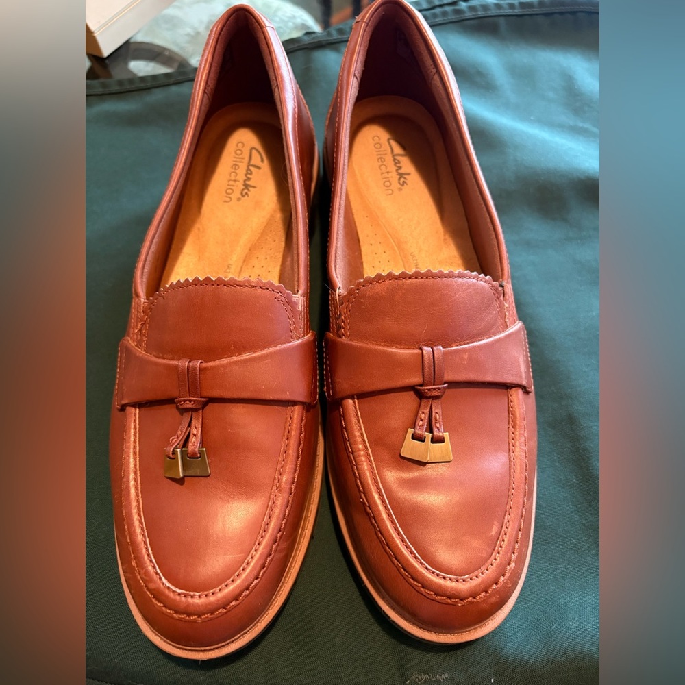 Clarks woman’s leather loafers